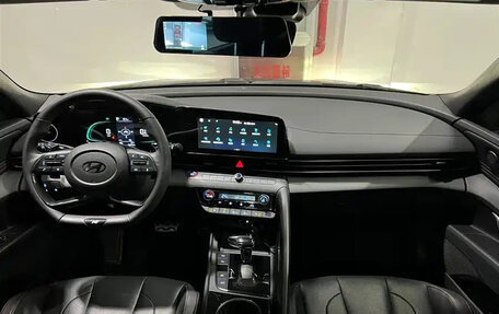 Hyundai Elantra, 2023 год, 1 359 017 рублей, 8 фотография