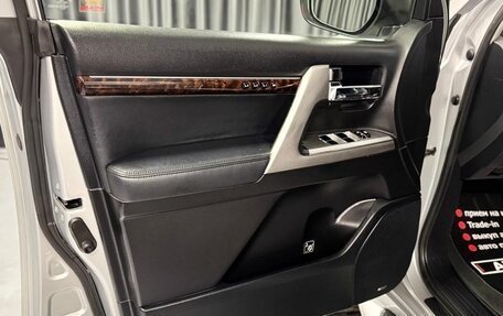 Toyota Land Cruiser 200, 2013 год, 3 800 000 рублей, 12 фотография