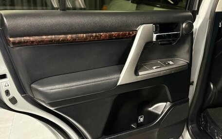 Toyota Land Cruiser 200, 2013 год, 3 800 000 рублей, 25 фотография