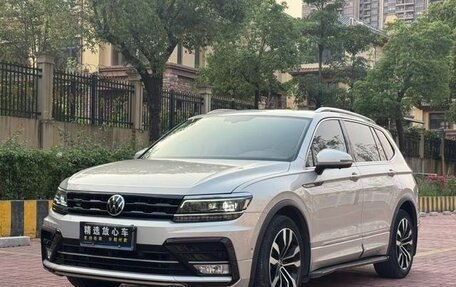 Volkswagen Tiguan II, 2023 год, 2 700 000 рублей, 1 фотография