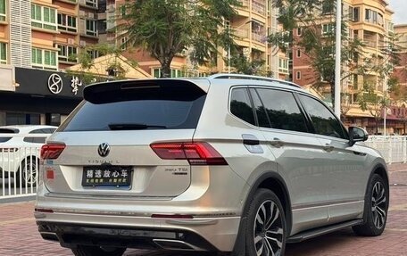 Volkswagen Tiguan II, 2023 год, 2 700 000 рублей, 4 фотография