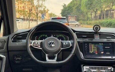 Volkswagen Tiguan II, 2023 год, 2 700 000 рублей, 9 фотография