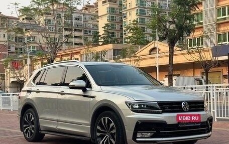 Volkswagen Tiguan II, 2023 год, 2 700 000 рублей, 3 фотография
