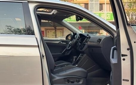 Volkswagen Tiguan II, 2023 год, 2 700 000 рублей, 18 фотография