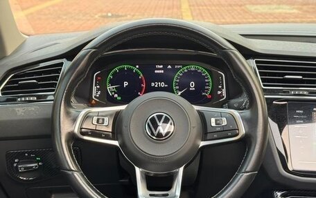 Volkswagen Tiguan II, 2023 год, 2 700 000 рублей, 12 фотография