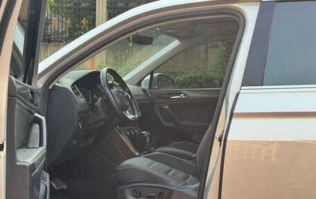 Volkswagen Tiguan II, 2023 год, 2 700 000 рублей, 19 фотография