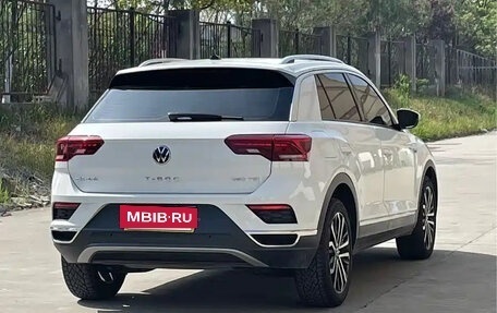 Volkswagen T-Roc I, 2023 год, 1 600 000 рублей, 6 фотография