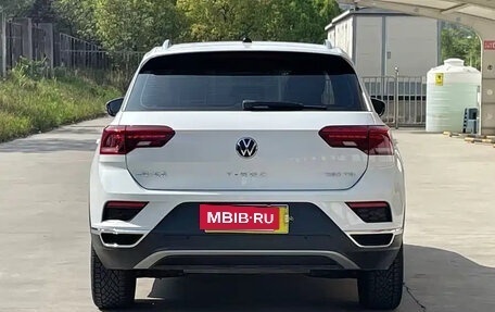 Volkswagen T-Roc I, 2023 год, 1 600 000 рублей, 5 фотография
