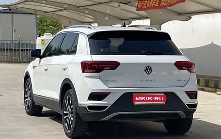 Volkswagen T-Roc I, 2023 год, 1 600 000 рублей, 4 фотография
