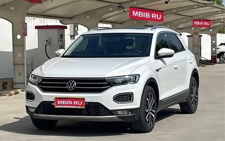 Volkswagen T-Roc I, 2023 год, 1 600 000 рублей, 1 фотография