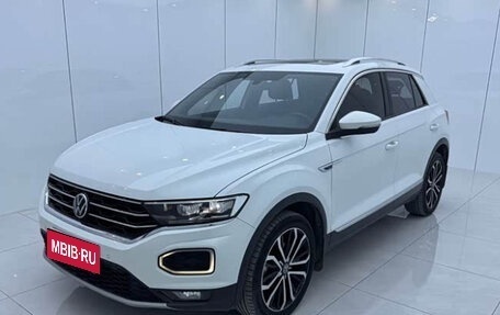 Volkswagen T-Roc I, 2021 год, 1 410 000 рублей, 1 фотография