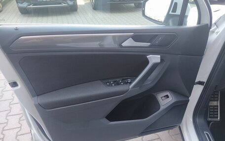 Volkswagen Tiguan II, 2019 год, 2 450 000 рублей, 13 фотография