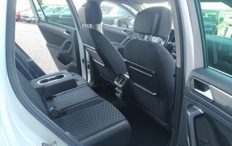 Volkswagen Tiguan II, 2019 год, 2 450 000 рублей, 19 фотография