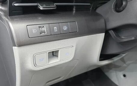 Hyundai Kona, 2023 год, 2 185 000 рублей, 13 фотография