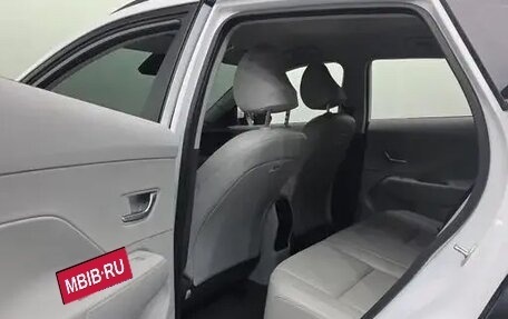 Hyundai Kona, 2023 год, 2 185 000 рублей, 16 фотография