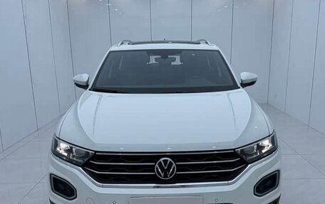 Volkswagen T-Roc I, 2021 год, 1 410 000 рублей, 2 фотография