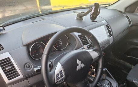 Mitsubishi Outlander III рестайлинг 3, 2010 год, 1 350 000 рублей, 10 фотография