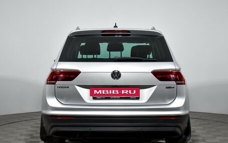 Volkswagen Tiguan II, 2018 год, 2 790 000 рублей, 6 фотография