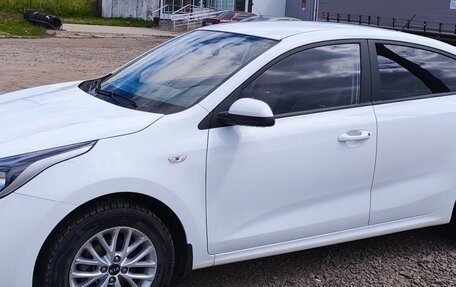 KIA Rio IV, 2020 год, 1 550 000 рублей, 2 фотография