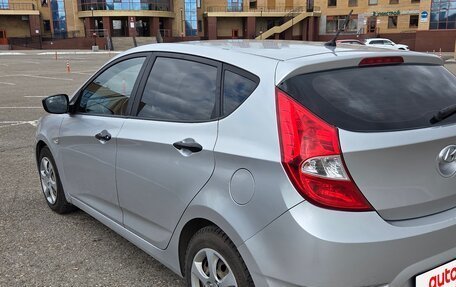 Hyundai Solaris II рестайлинг, 2011 год, 570 000 рублей, 3 фотография