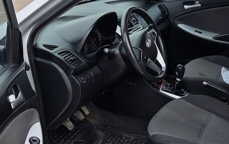 Hyundai Solaris II рестайлинг, 2011 год, 570 000 рублей, 12 фотография