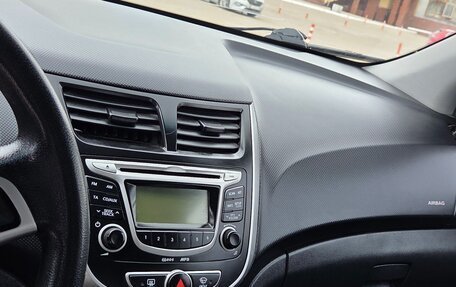 Hyundai Solaris II рестайлинг, 2011 год, 570 000 рублей, 10 фотография