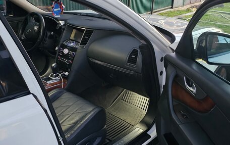 Infiniti QX70, 2013 год, 1 950 000 рублей, 14 фотография