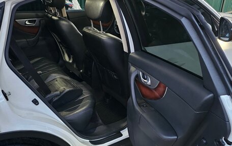 Infiniti QX70, 2013 год, 1 950 000 рублей, 15 фотография