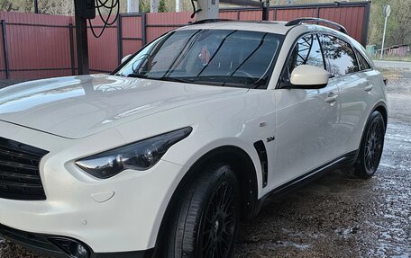 Infiniti QX70, 2013 год, 1 950 000 рублей, 26 фотография