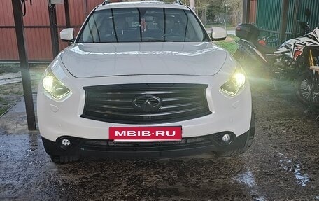 Infiniti QX70, 2013 год, 1 950 000 рублей, 19 фотография