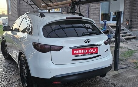 Infiniti QX70, 2013 год, 1 950 000 рублей, 20 фотография