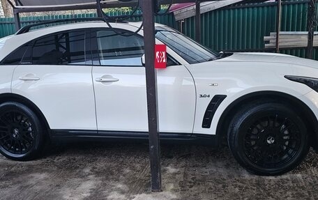 Infiniti QX70, 2013 год, 1 950 000 рублей, 24 фотография