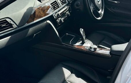 BMW 3 серия, 2018 год, 1 950 000 рублей, 10 фотография