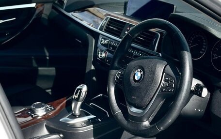 BMW 3 серия, 2018 год, 1 950 000 рублей, 9 фотография
