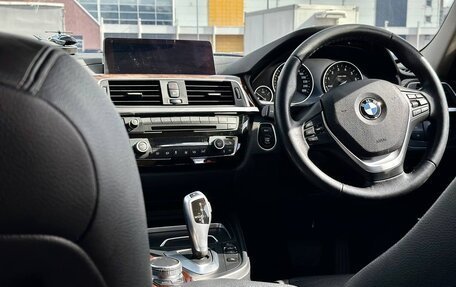 BMW 3 серия, 2018 год, 1 950 000 рублей, 12 фотография