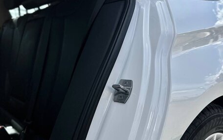 BMW 3 серия, 2018 год, 1 950 000 рублей, 18 фотография