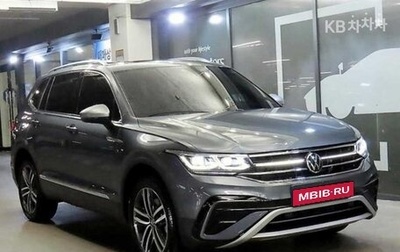 Volkswagen Tiguan II, 2023 год, 2 220 000 рублей, 1 фотография
