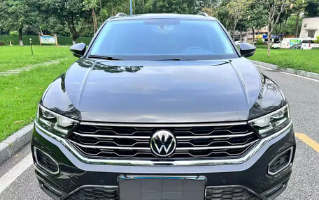 Volkswagen T-Roc I, 2023 год, 1 420 777 рублей, 2 фотография