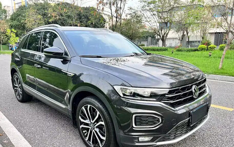 Volkswagen T-Roc I, 2023 год, 1 420 777 рублей, 3 фотография