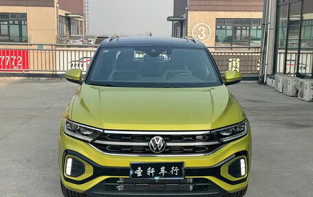Volkswagen T-Roc I, 2023 год, 1 480 777 рублей, 2 фотография