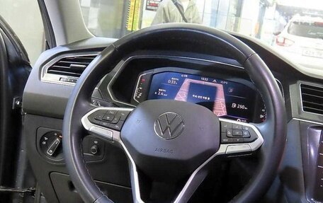 Volkswagen Tiguan II, 2023 год, 2 220 000 рублей, 8 фотография