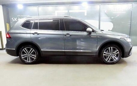 Volkswagen Tiguan II, 2023 год, 2 220 000 рублей, 3 фотография