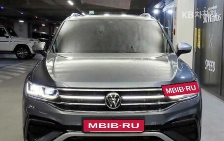 Volkswagen Tiguan II, 2023 год, 2 220 000 рублей, 2 фотография