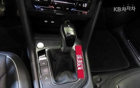 Volkswagen Tiguan II, 2023 год, 2 220 000 рублей, 12 фотография