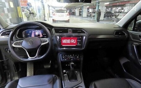 Volkswagen Tiguan II, 2023 год, 2 220 000 рублей, 10 фотография