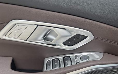 BMW 3 серия, 2021 год, 2 650 000 рублей, 15 фотография