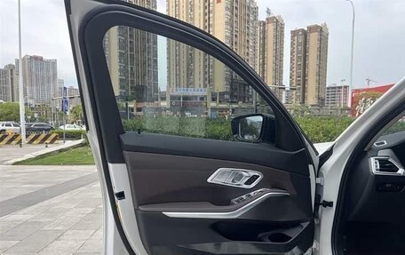 BMW 3 серия, 2021 год, 2 650 000 рублей, 16 фотография