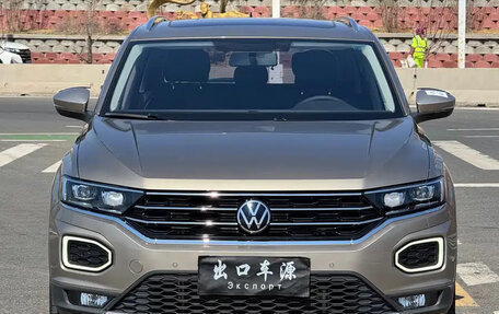 Volkswagen T-Roc I, 2023 год, 1 350 777 рублей, 2 фотография