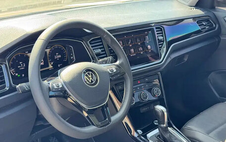 Volkswagen T-Roc I, 2023 год, 1 350 777 рублей, 6 фотография