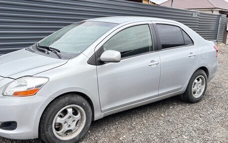 Toyota Yaris III рестайлинг, 2008 год, 800 000 рублей, 2 фотография